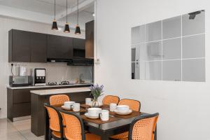 a dining room with a table and chairs in a kitchen at Razak City Residence by Lisa Homestay in Kuala Lumpur +60 photos