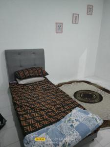 Кровать или кровати в номере NAURAH HOMESTAY