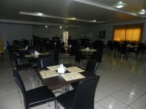 A restaurant or other place to eat at Hotel Estrela Palmas