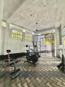 Fitness centrum a/nebo fitness zařízení v ubytování Suwana Apartment Kalutara