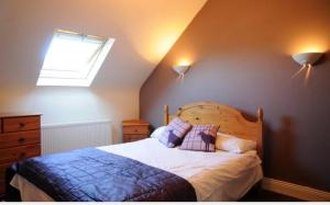 Tempat tidur dalam kamar di Skellig Port Accomodation - 2 Bed Apartment