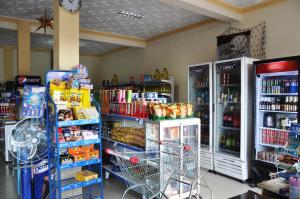 Supermarket atau toko lain di guest house