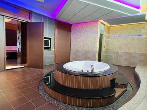 Bilik mandi di Wei Feng Exquisite Motel Pintung Branch