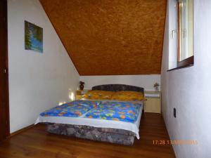 Postel nebo postele na pokoji v ubytování Fábián Apartman-ház
