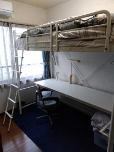 Palanda nebo palandy na pokoji v ubytování OSO Homestay