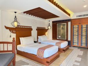Кровать или кровати в номере Aonang Princeville Villa Resort & Spa - GHA WellHotel-Halal Certified, Krabi, Thailand