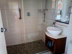 Et badeværelse på Oceanic 24 North Beach