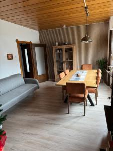 a living room with a table and a couch at Anil‘s Ferienhaus in Olsberg