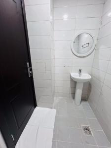 Koupelna v ubytování Landtech Vacation Homes - Baniyas Square