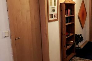 Perpustakaan di apartmen