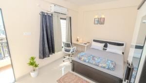Postel nebo postele na pokoji v ubytování Family friendly 2BHK near Kharadi with Covered Parking + 47 fotografií