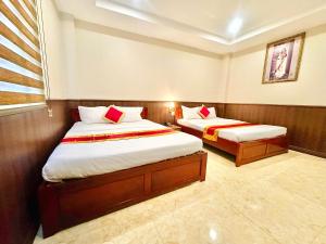 Kama o mga kama sa kuwarto sa Thành Đạt Hotel Bạc Liêu