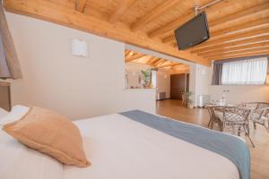 Postel nebo postele na pokoji v ubytování Green Hotel Poggio Regillo + 37 fotografií