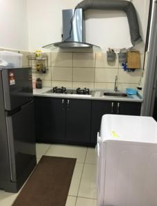 Η κουζίνα ή μικρή κουζίνα στο Opah Palas Homestay