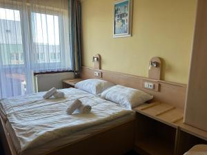 Postel nebo postele na pokoji v ubytování HOTEL RAJSKY