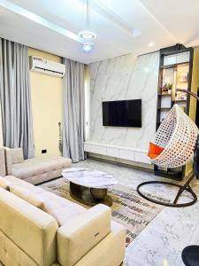 Televisyen dan/atau pusat hiburan di 4 bed duplex in prime location
