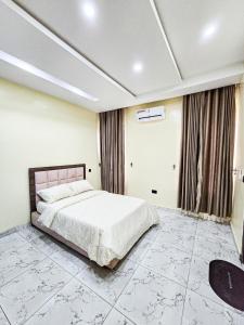 Katil atau katil-katil dalam bilik di 4 bed duplex in prime location