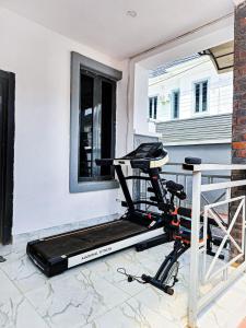 Pusat kecergasan dan/atau kemudahan kecergasan di 4 bed duplex in prime location