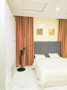 Katil atau katil-katil dalam bilik di 4 bed duplex in prime location