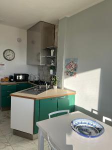 Dapur atau dapur kecil di Seaview Apartment - A +12 gambar