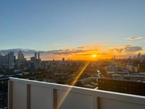 ロンドンにあるLondon City View Two Bedroom Entire Condo Enjoy River & City Views, Skyline Viewsのギャラリーの写真