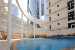 Kolam renang di atau dekat dengan Trendy 1BR for 3 Guests in Al Reem
