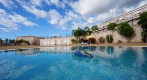 Bazén v ubytovaní Apartment with spectacular view in Puerto Santiago alebo v jeho blízkosti
