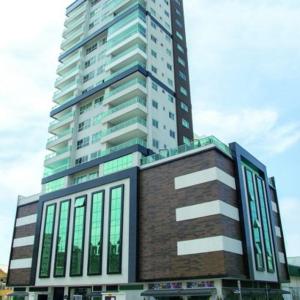 a large tall building with at Apto 3 Suítes e Garagem Dupla Itapema Meia Praia em Ótima Localização in Itapema
