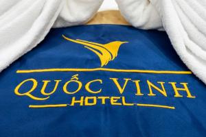 Postel nebo postele na pokoji v ubytování Quoc Vinh Hotel