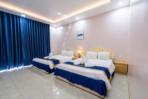 Postel nebo postele na pokoji v ubytování Quoc Vinh Hotel