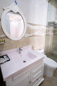 Koupelna v ubytování Quoc Vinh Hotel