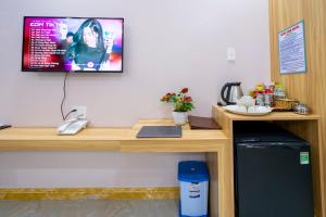 TV a/nebo společenská místnost v ubytování Quoc Vinh Hotel
