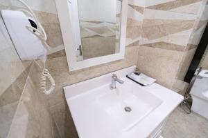Koupelna v ubytování Quoc Vinh Hotel