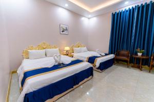 Postel nebo postele na pokoji v ubytování Quoc Vinh Hotel