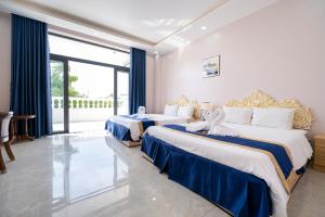 Postel nebo postele na pokoji v ubytování Quoc Vinh Hotel + 37 fotografií