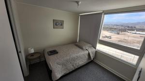 En eller flere senge i et værelse på Acogedor depto. centro La Serena + 18 billeder