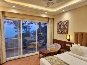 The Hamilton Kasauli的休息区