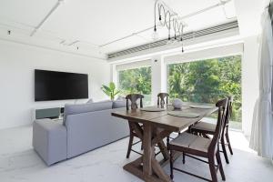 TV/trung tâm giải trí tại Kata Ocean View Condominium