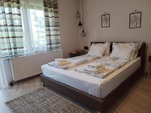 Posteľ alebo postele v izbe v ubytovaní Guest House Dimitrije + 37 fotografií