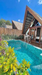 Pousada Villa di Luna内部或周边的泳池