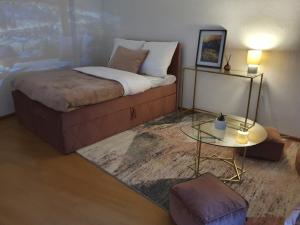 a bedroom with a bed and a glass table at Designer Wohnung Erfurt Auenstr in Erfurt