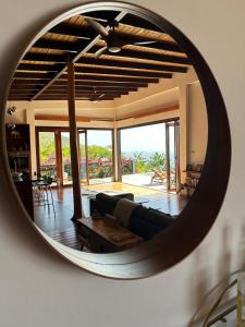 espejo que refleja una sala de estar con sofá en Paradise Factory St Lucia, en Choiseul