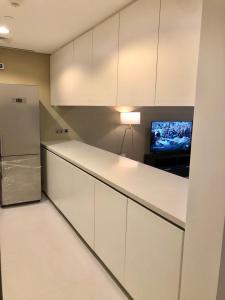 Kuchyň nebo kuchyňský kout v ubytování Reem Retreats Shared Home Stay