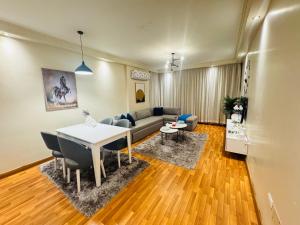 Posezení v ubytování Mokattem private Condo