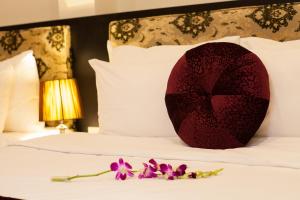 Ένα ή περισσότερα κρεβάτια σε δωμάτιο στο Serenity Diamond Hotel
