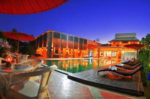 Bazén v ubytování Poonyamantra Resort nebo v jeho okolí + 37 fotografií