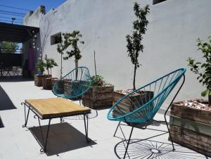 two chairs and a table on a patio at Alquileres Allen in Allen