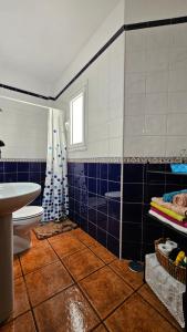 a bathroom with a toilet and a tub and a sink at La Casita Nueva in El Socorro +40 photos