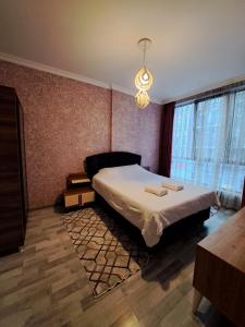 Rúm í herbergi á Karvi Hostel & Suites