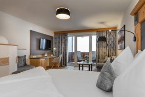 Rúm í herbergi á Hotel Alpina Wellness & Spa Resort